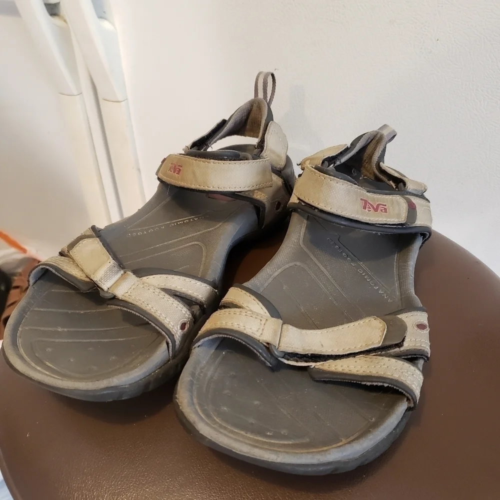 Teva Men's 9 Slingback Sandals Tan Anatomic Footbed Hook Loop Outdoors Hike EUC